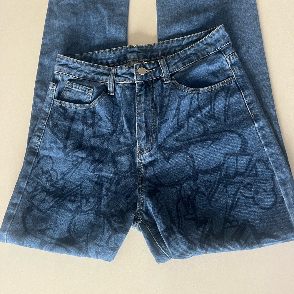 SHEIN Blue Straight Leg Jeans with Abstract Design